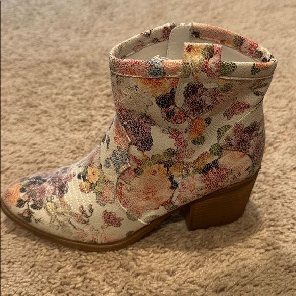 Floral Ankle Boots - 7.5 - Picture 6 of 13